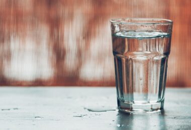 Tomar agua antes de ir a dormir